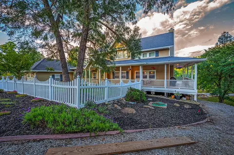 Exterior - 22922 Kentucky Ln, Bella Vista, CA 96008 photo 14 of 19