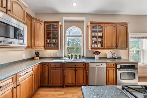 Kitchen - 22922 Kentucky Ln, Bella Vista, CA 96008 photo 2 of 7