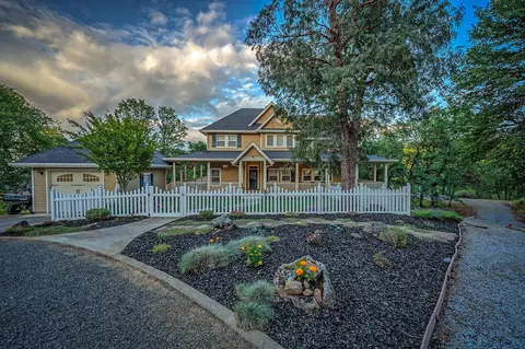 22922 Kentucky Ln, Bella Vista, CA 96008