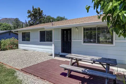 22156 Hidden Valley Dr, Redding, CA 96003