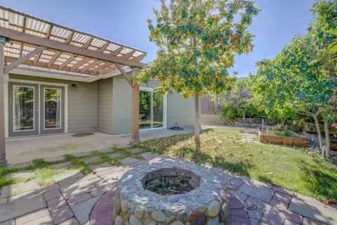 Exterior - 975 Partridge Dr, Redding, CA 96003 photo 5 of 6