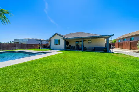 Exterior - 951 Katmai Pl, Redding, CA 96001 photo 7 of 25