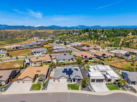 View/Area - 951 Katmai Pl, Redding, CA 96001 photo 2 of 5