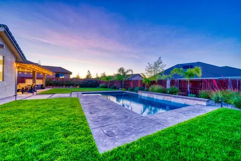 Exterior - 951 Katmai Pl, Redding, CA 96001 photo 17 of 25