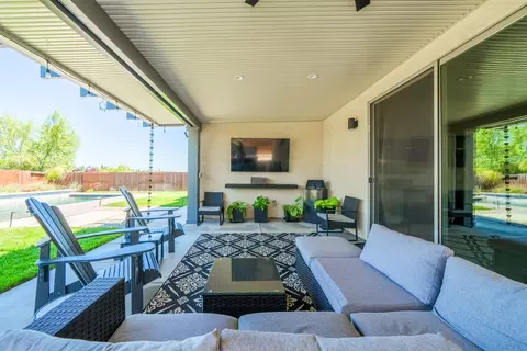 Exterior - 951 Katmai Pl, Redding, CA 96001 photo 11 of 25