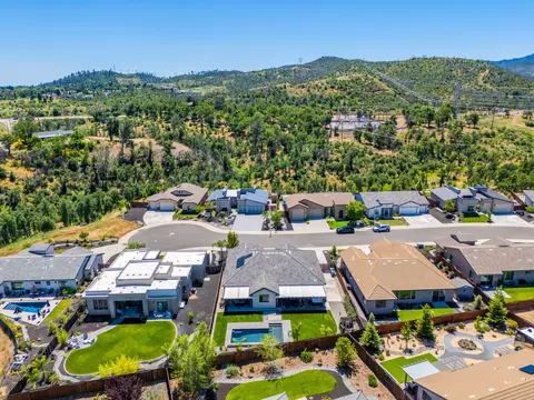 View/Area - 951 Katmai Pl, Redding, CA 96001 photo 5 of 5