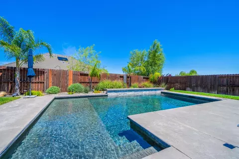 Exterior - 951 Katmai Pl, Redding, CA 96001 photo 5 of 25
