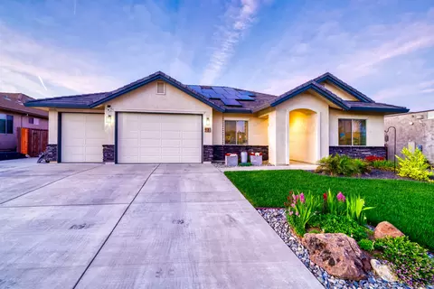 Exterior - 951 Katmai Pl, Redding, CA 96001 photo 13 of 25