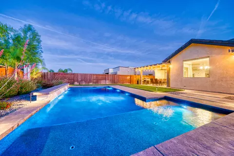 Exterior - 951 Katmai Pl, Redding, CA 96001 photo 23 of 25
