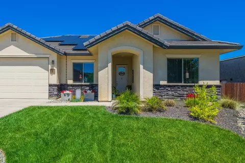 Exterior - 951 Katmai Pl, Redding, CA 96001 photo 4 of 25