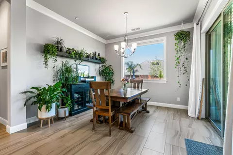 Dining - 951 Katmai Pl, Redding, CA 96001 photo 2 of 3