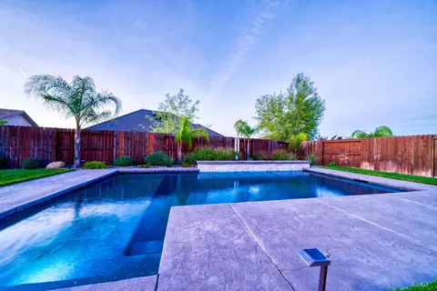Exterior - 951 Katmai Pl, Redding, CA 96001 photo 16 of 25