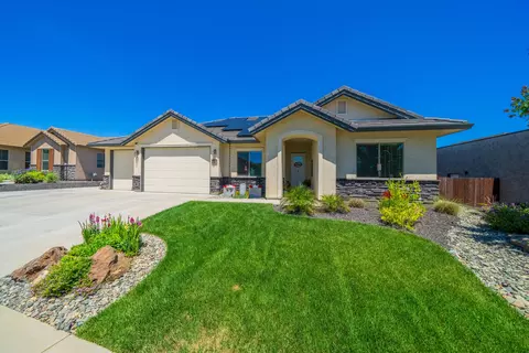 Exterior - 951 Katmai Pl, Redding, CA 96001 photo 3 of 25