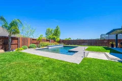 Exterior - 951 Katmai Pl, Redding, CA 96001 photo 8 of 25