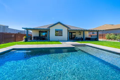 Exterior - 951 Katmai Pl, Redding, CA 96001 photo 6 of 25