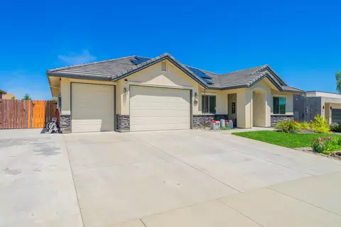 Exterior - 951 Katmai Pl, Redding, CA 96001 photo 2 of 25