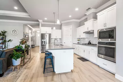 Kitchen - 951 Katmai Pl, Redding, CA 96001 photo 2 of 5