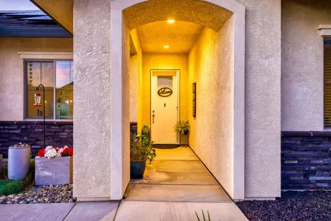 Entry Way - 951 Katmai Pl, Redding, CA 96001 photo 3 of 3