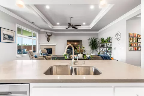 Kitchen - 951 Katmai Pl, Redding, CA 96001 photo 5 of 5