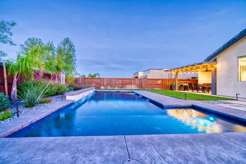 Exterior - 951 Katmai Pl, Redding, CA 96001 photo 19 of 25