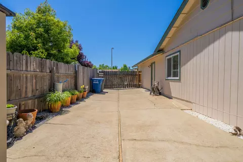 Exterior - 1911 Mary Lake Dr, Redding, CA 96001 photo 8 of 8
