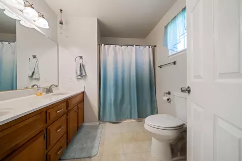 Bath - 1911 Mary Lake Dr, Redding, CA 96001 photo 2 of 4