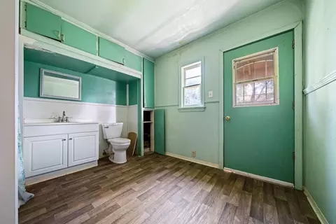 Bath - 3311 Bechelli Ln, Redding, CA 96002 photo 2 of 3