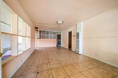 Living - 3311 Bechelli Ln, Redding, CA 96002 photo 3 of 3