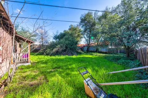 Exterior - 3311 Bechelli Ln, Redding, CA 96002 photo 1 of 16