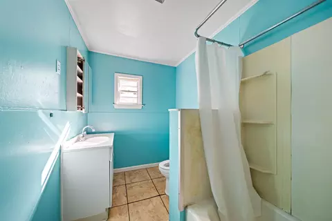 Bath - 3311 Bechelli Ln, Redding, CA 96002 photo 1 of 3