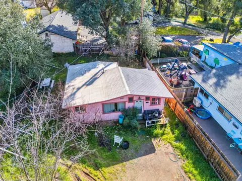 View/Area - 3311 Bechelli Ln, Redding, CA 96002 photo 2 of 8