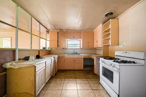 Kitchen - 3311 Bechelli Ln, Redding, CA 96002 photo 1 of 2