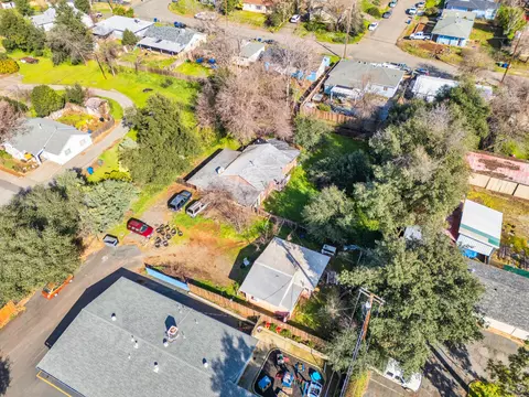 View/Area - 3311 Bechelli Ln, Redding, CA 96002 photo 5 of 8
