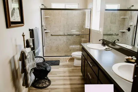 Bath - 12866 Gardenia Ave, Red Bluff, CA 96080 photo 1 of 5