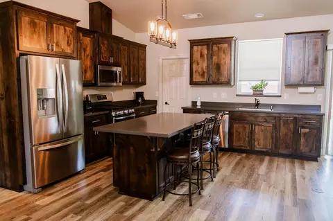 Kitchen - 12866 Gardenia Ave, Red Bluff, CA 96080 photo 2 of 2