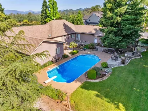 13117 Spring Lake St, Redding, CA 96003 photo 3