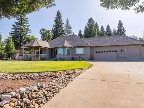 13117 Spring Lake St, Redding, CA 96003 photo 2