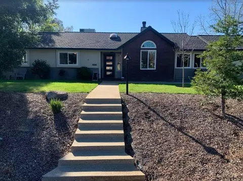 1038 Red Tail Dr, Redding, CA 96003 photo 1