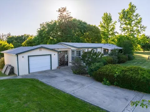 7985 Ricalia Ln, Los Molinos, CA 96055
