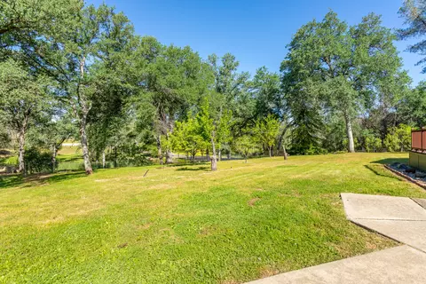 Exterior - 21083 Oak Knoll Rd, Redding, CA 96003 photo 14 of 16
