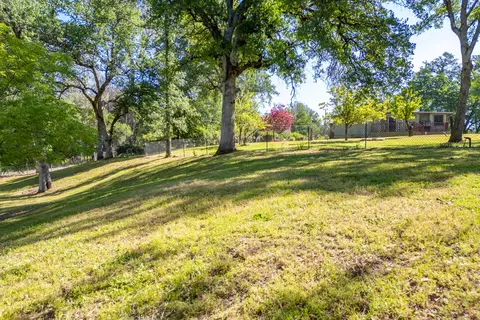 Exterior - 21083 Oak Knoll Rd, Redding, CA 96003 photo 13 of 16