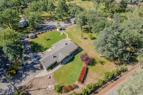 View/Area - 21083 Oak Knoll Rd, Redding, CA 96003 photo 3 of 4
