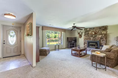 Entry Way - 21083 Oak Knoll Rd, Redding, CA 96003 photo 1 of 1