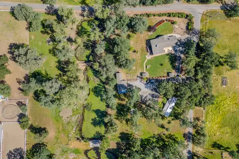 View/Area - 21083 Oak Knoll Rd, Redding, CA 96003 photo 4 of 4