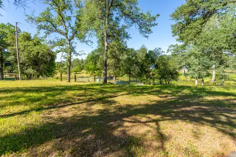 Exterior - 21083 Oak Knoll Rd, Redding, CA 96003 photo 10 of 16