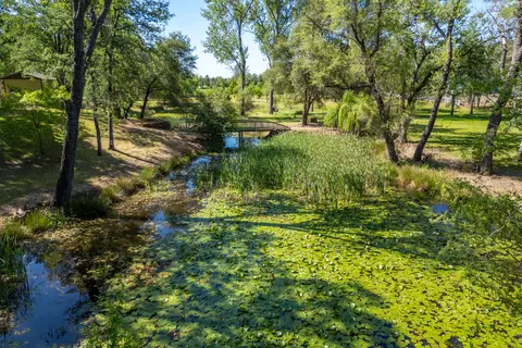 View/Area - 21083 Oak Knoll Rd, Redding, CA 96003 photo 2 of 4