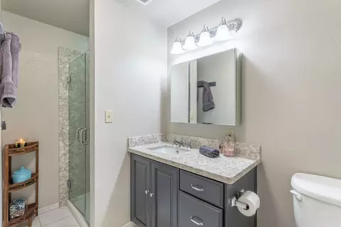 Bath - 21083 Oak Knoll Rd, Redding, CA 96003 photo 2 of 2