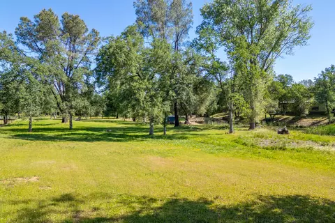 Exterior - 21083 Oak Knoll Rd, Redding, CA 96003 photo 11 of 16