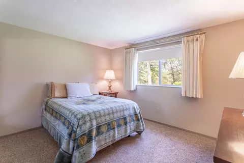 Bedroom - 21083 Oak Knoll Rd, Redding, CA 96003 photo 2 of 2