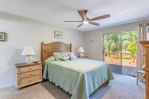 Bedroom - 21083 Oak Knoll Rd, Redding, CA 96003 photo 1 of 2